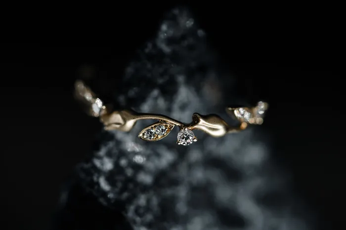 Rings The Wooden Jewel 14k Yellow Gold Sackable Diamond and Leaf Ring